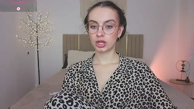 Snapshot of Real_cutie1 chatting on 9, 5, 2026 Real cutie1 online show from 9, 5, 2026