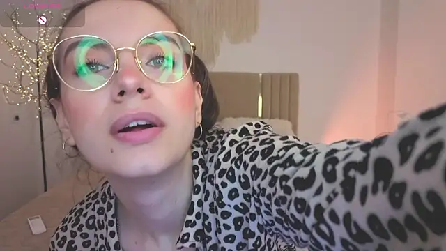 Snapshot of Real_cutie1 chatting on 12, 5, 2026 Real cutie1 online show from 12, 5, 2026