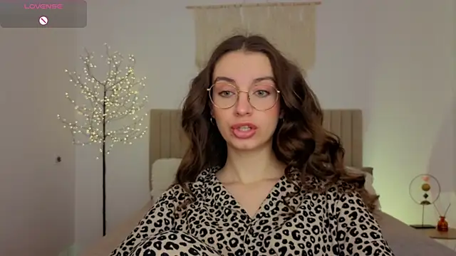 Snapshot of Real_cutie1 chatting on 28, 5, 2026 Real cutie1 online show from 28, 5, 2026