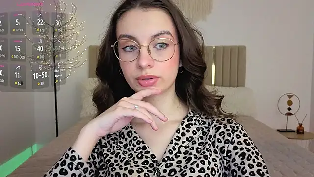 Snapshot of Real_cutie1 chatting on 5, 6, 2026 Real cutie1 online show from 5, 6, 2026