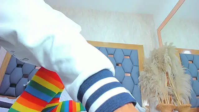 crystal sm online show from 6, 3, 2026