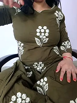 Snapshot of roshni_agrawal0 chatting on 8, 5, 2026 roshni agrawal0 online show from 8, 5, 2026