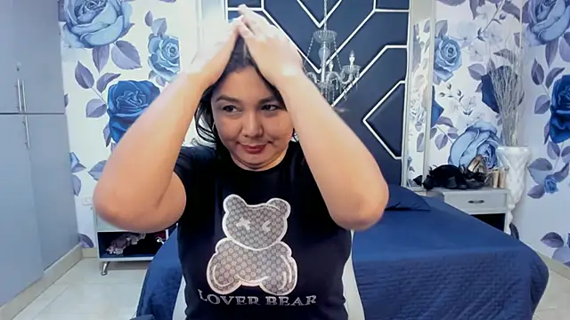 Snapshot of LatinaHoleQueen chatting on 3, 10, 2025 LatinaHoleQueen online show from 3, 10, 2025