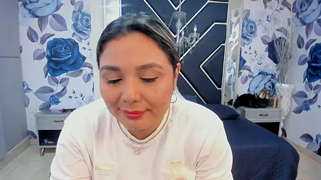 Snapshot of LatinaHoleQueen chatting on 15, 10, 2025 LatinaHoleQueen online show from 15, 10, 2025