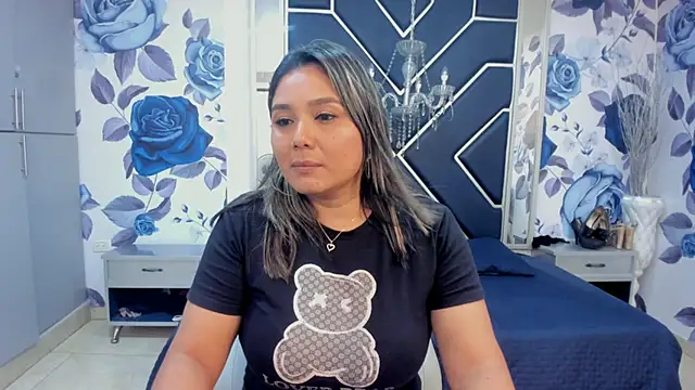 Snapshot of LatinaHoleQueen chatting on 25, 10, 2025 LatinaHoleQueen online show from 25, 10, 2025