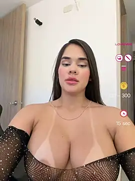 Snapshot of BellaLeclair chatting on 6, 5, 2026 BellaLeclair online show from 6, 5, 2026