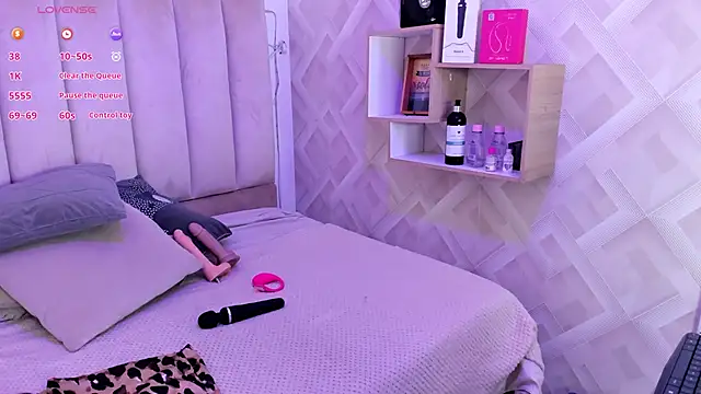 Clhoe Johnson online show from 15, 11, 2025