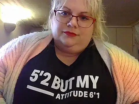 Snapshot of Kinkyhousewife83 chatting on 15, 10, 2025 Kinkyhousewife83 online show from 15, 10, 2025