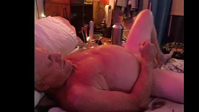 Pussyeat2please online show from 21, 11, 2025