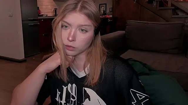 Snapshot of VanillaLivitski chatting on 3, 11, 2025 VanillaLivitski online show from 3, 11, 2025