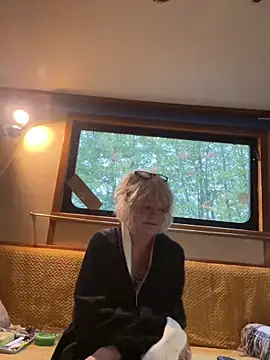 Snapshot of ladyboatlady chatting on 9, 10, 2025 ladyboatlady online show from 9, 10, 2025