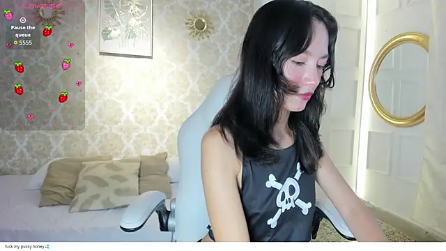 Snapshot of LilyThea chatting on 29, 5, 2026 LilyThea online show from 29, 5, 2026