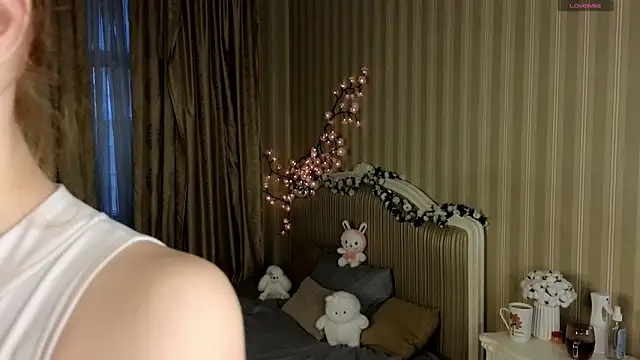 Juuulia  online show from 15, 12, 2025