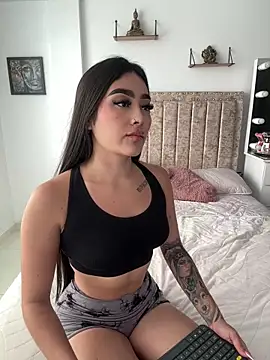 EmiilyEvans  online show from 23, 9, 2025