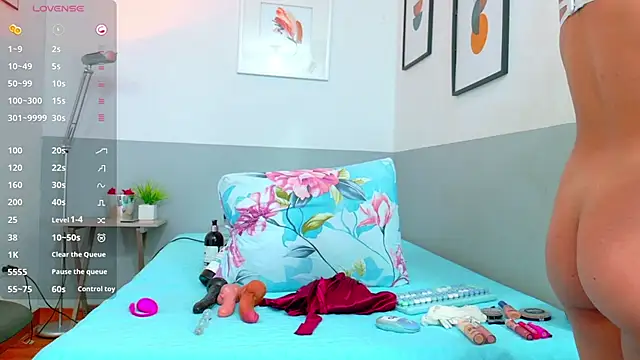 Snapshot of cutepetitee chatting on 27, 9, 2025 cutepetitee online show from 27, 9, 2025