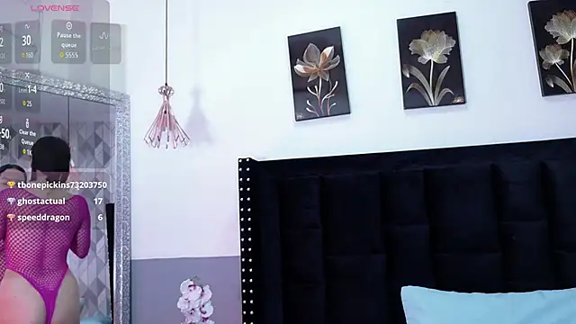 Snapshot of cutepetitee chatting on 5, 10, 2025 cutepetitee online show from 5, 10, 2025