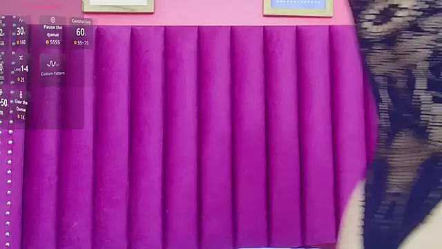 Snapshot of cutepetitee chatting on 7, 10, 2025 cutepetitee online show from 7, 10, 2025