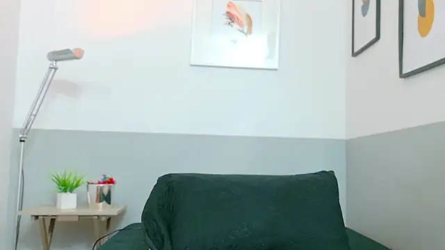 Snapshot of cutepetitee chatting on 11, 10, 2025 cutepetitee online show from 11, 10, 2025