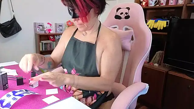 Snapshot of DragonflyExhib chatting on 7, 5, 2026 DragonflyExhib online show from 7, 5, 2026