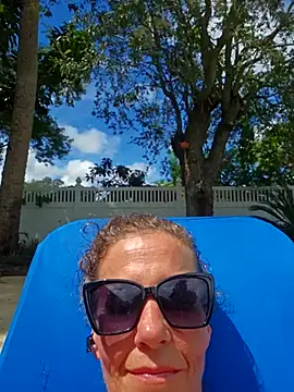 Snapshot of PhynneNicole chatting on 10, 9, 2025 PhynneNicole online show from 10, 9, 2025