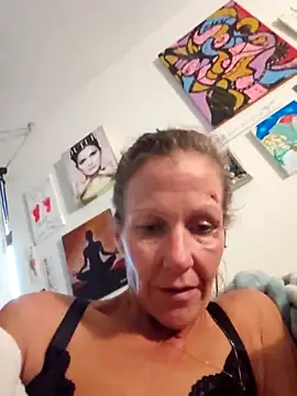 Snapshot of PhynneNicole chatting on 8, 11, 2025 PhynneNicole online show from 8, 11, 2025