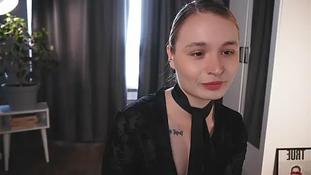 Snapshot of lisa_schiele chatting on 14, 10, 2025 lisa schiele online show from 14, 10, 2025