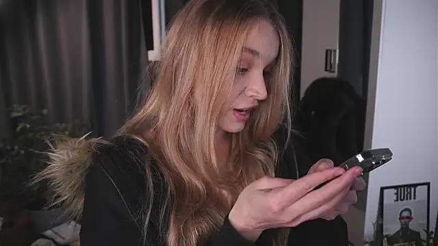 Snapshot of lisa_schiele chatting on 27, 10, 2025 lisa schiele online show from 27, 10, 2025