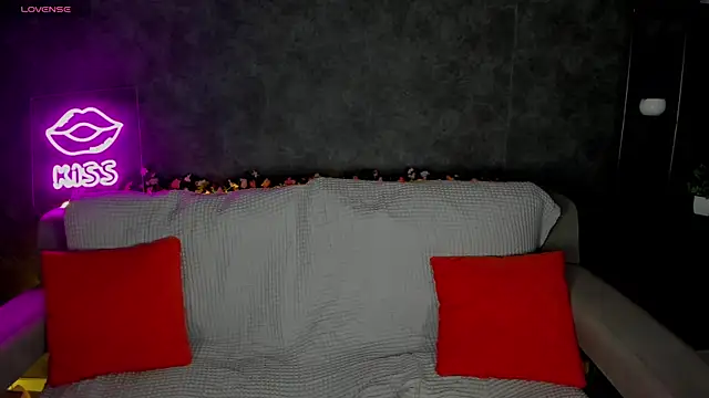 Agnes Wells online show from 13, 4, 2026