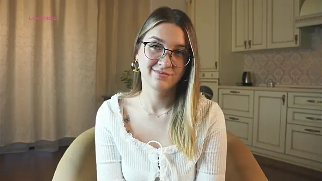 DarelleFaux online show from 15, 10, 2025