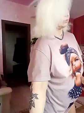 SquirtMilf00 online show from 20, 10, 2025