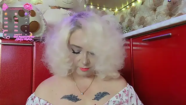 SquirtMilf00 online show from 15, 4, 2026