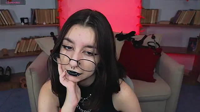Snapshot of Mistress__Marcelline chatting on 18, 9, 2025 Mistress Marcelline online show from 18, 9, 2025