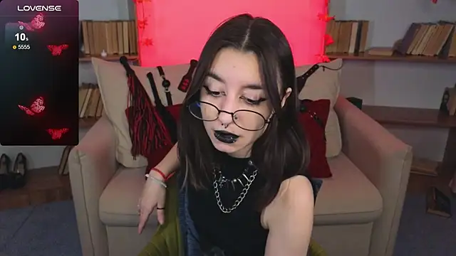 Snapshot of Mistress__Marcelline chatting on 21, 9, 2025 Mistress Marcelline online show from 21, 9, 2025