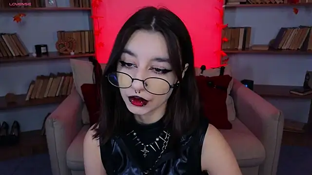 Snapshot of Mistress__Marcelline chatting on 24, 9, 2025 Mistress Marcelline online show from 24, 9, 2025