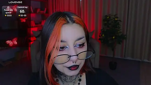 Snapshot of Mistress__Marcelline chatting on 18, 6, 2026 Mistress Marcelline online show from 18, 6, 2026