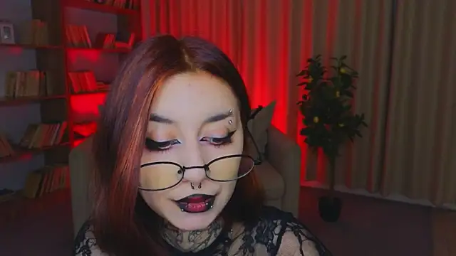 Snapshot of Mistress__Marcelline chatting on 25, 6, 2026 Mistress Marcelline online show from 25, 6, 2026