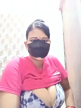 Snapshot of varnika chatting on 17, 5, 2026 varnika online show from 17, 5, 2026
