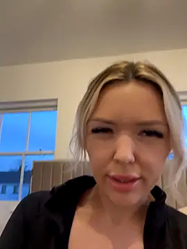 lolableux online show from 2, 12, 2025