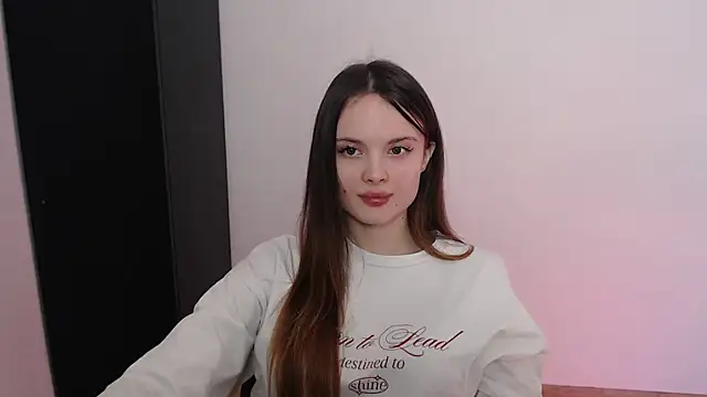 Snapshot of Ariella_ari chatting on 8, 10, 2025 Ariella ari online show from 8, 10, 2025