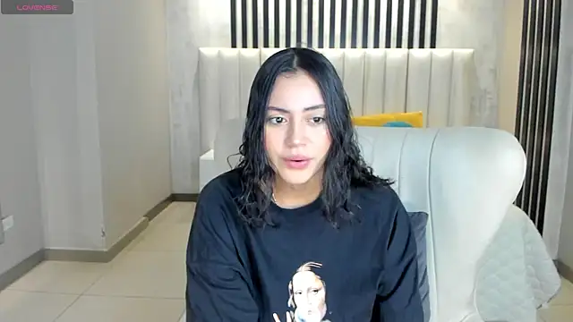 AmbarJames  online show from 6, 4, 2026