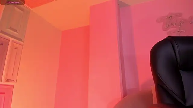 Snapshot of SophieHouston_ chatting on 8, 7, 2026 SophieHouston online show from 8, 7, 2026