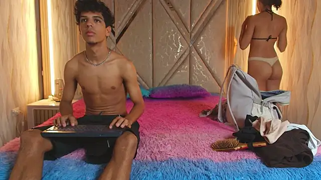 Hotcouple 222 online show from 11, 3, 2026