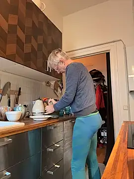 SexyLeon8 online show from 18, 12, 2025