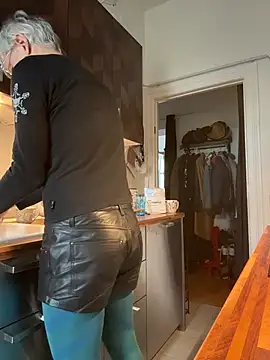 Snapshot of SexyLeon8 chatting on 9, 2, 2026 SexyLeon8 online show from 9, 2, 2026