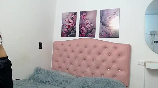 pinky f00x online show from 17, 12, 2025