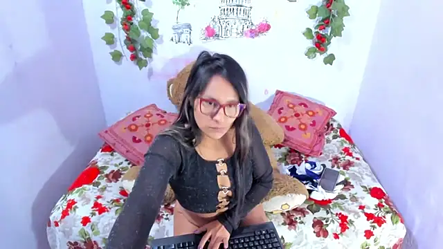 Snapshot of NataliaAndJulliam chatting on 14, 11, 2025 NataliaAndJulliam online show from 14, 11, 2025