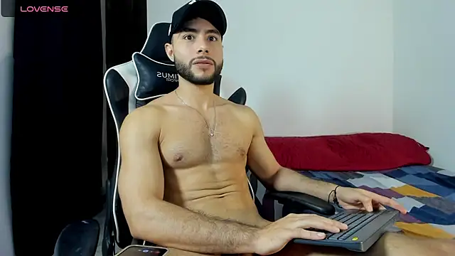 Snapshot of bryan_mugn chatting on 22, 11, 2025 bryan mugn online show from 22, 11, 2025