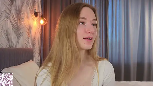 Snapshot of ElvinaRose chatting on 16, 5, 2026 ElvinaRose online show from 16, 5, 2026