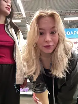 Snapshot of Cum_girlss chatting on 2, 10, 2025 Cum girlss online show from 2, 10, 2025