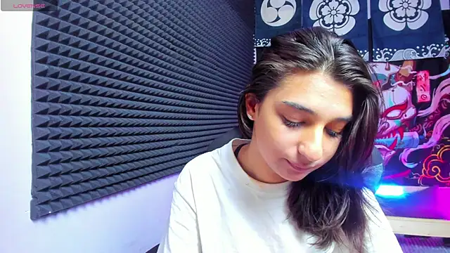 Elfy Rare  online show from 14, 10, 2025